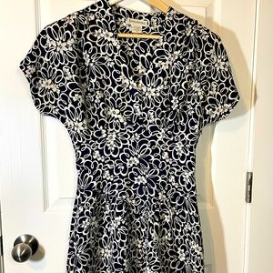 VTG Banana Republic retro b&w short sleeve dress w/ cloth covered buttons sz 6